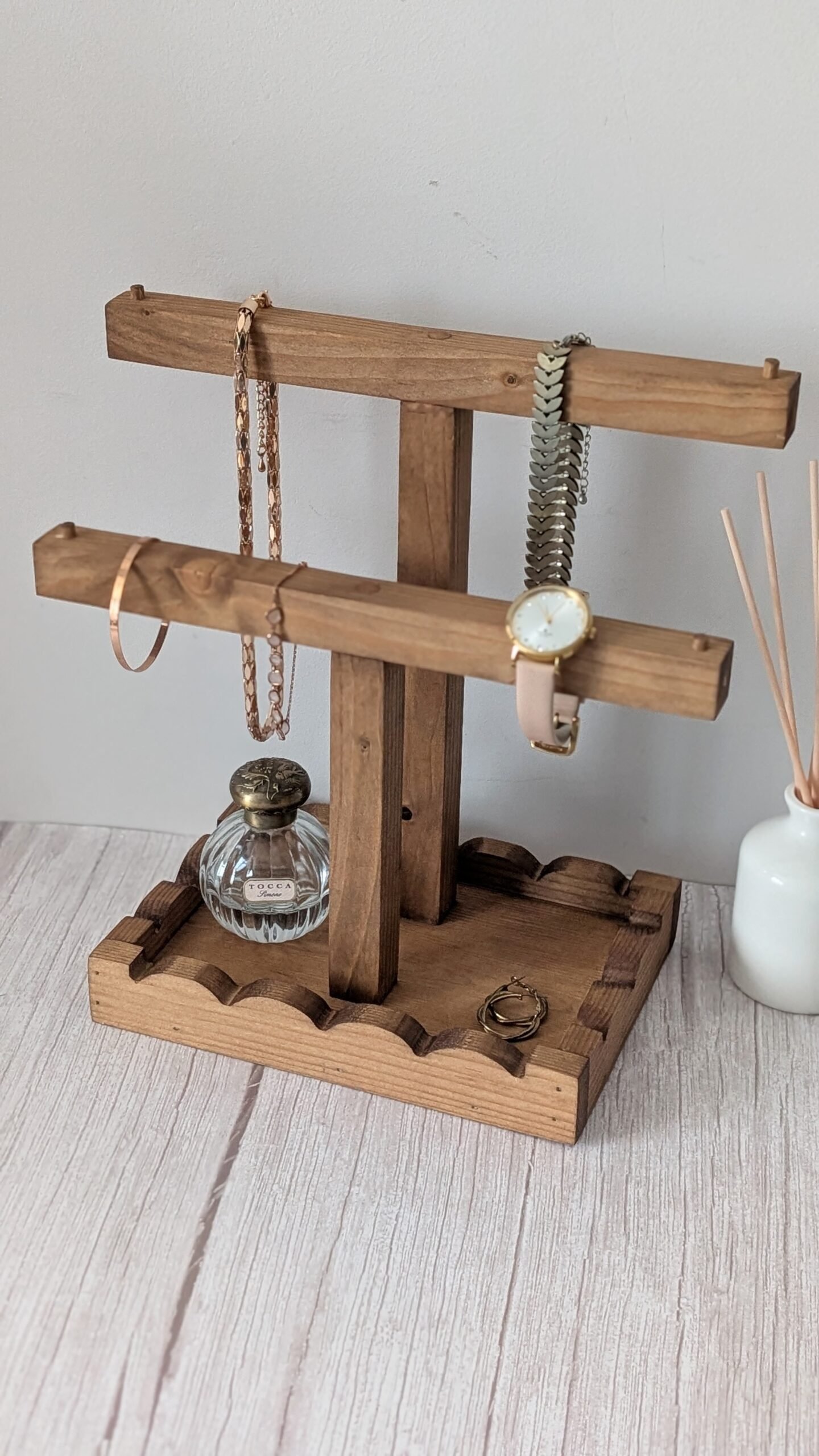 Scalloped edged wooden Jewellery stand / necklace organiser