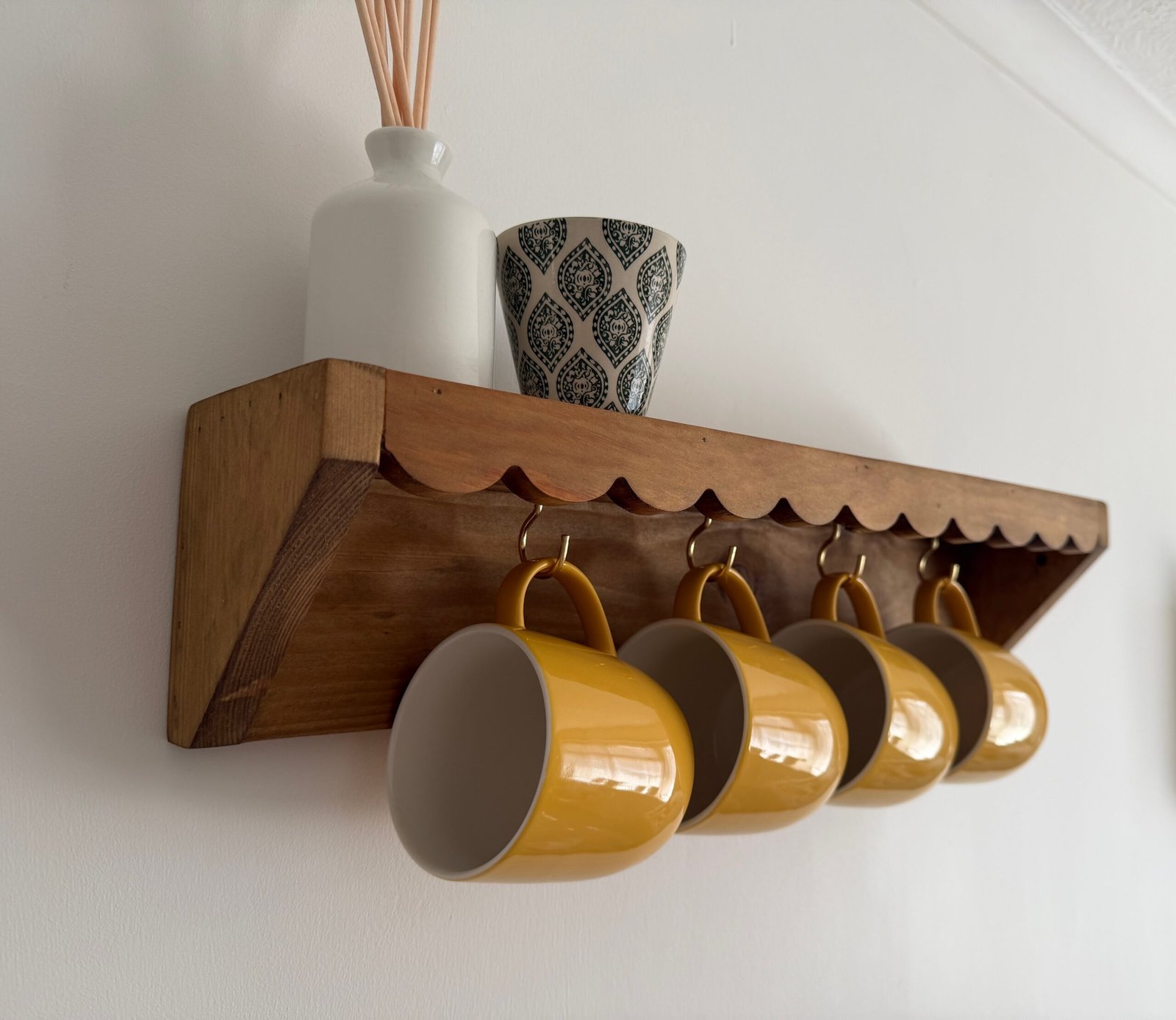 mug shelf with scalloped edge design