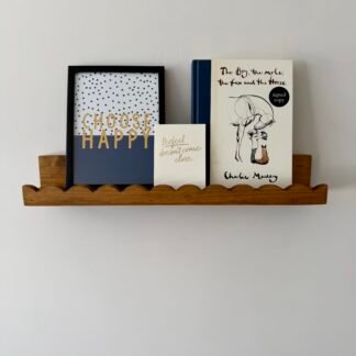 minimalist scalloped/wavy edge picture ledge